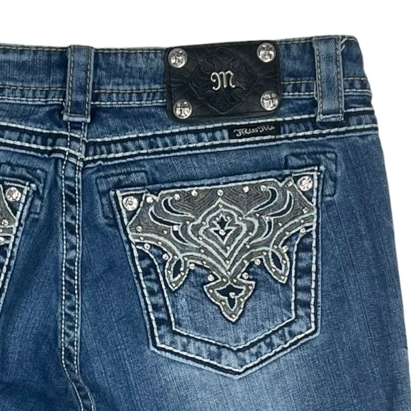 MISS ME EASY BOOT RHINESTONE EMBROIDERED DISTRESSED BOOTCUT JEANS - Picture 13 of 15